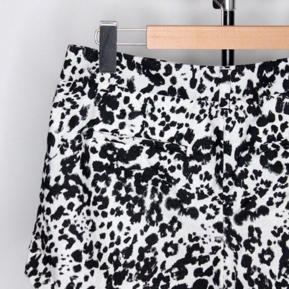 J Crew H5608 Linen Cotton Blend Scalloped Ink Animal Print  Shorts Size 4 - Picture 7 of 16